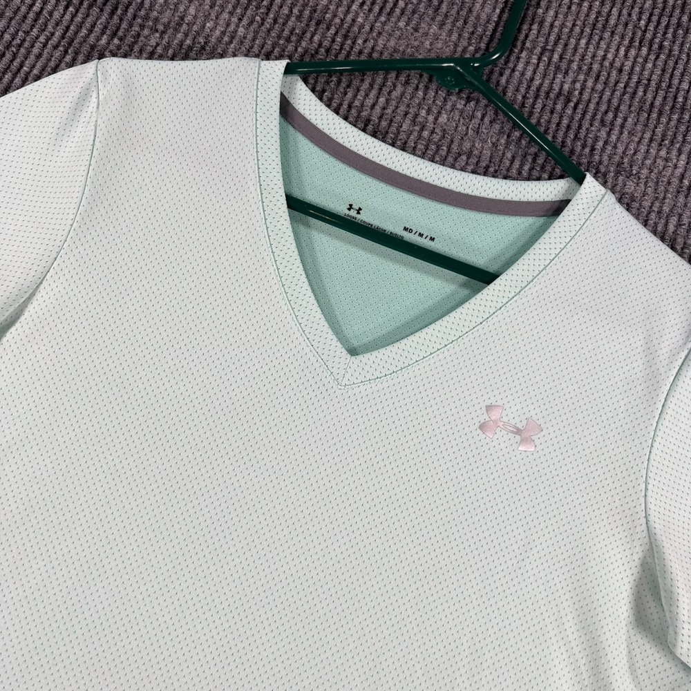 Under Armour HeatGear Shirt Womens Medium Green Short Sleeve V Neck Training Act